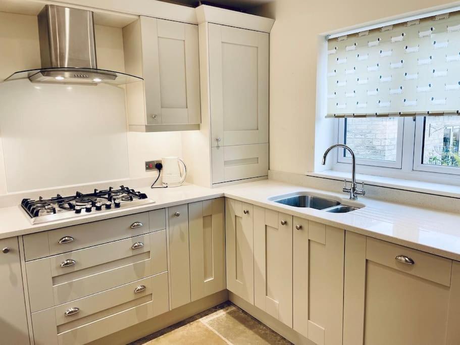 Lion Cottage, Broadway Broadway  Bagian luar foto